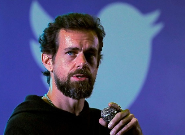 与马斯克拉锯战没完 Twitter创始人称“最后悔把推特做成公司”