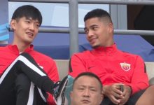 【乐玩LEWIN】在聊啥呢？颜骏凌和蒋光太场边有说有笑，二人均未进入大名单-乐玩真人线上娱乐