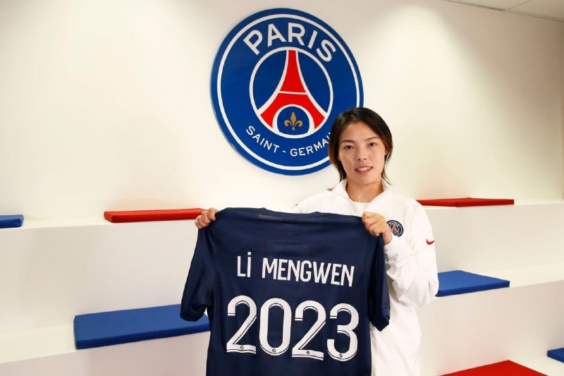 巴黎女足官方：中国球员李梦雯正式租借加盟球队，租期一年