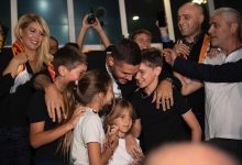 【乐玩LEWIN】?笑容满面！伊卡尔迪一家抵达土耳其，受到当地球迷热烈欢迎-乐玩真人线上娱乐