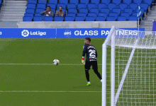 【乐玩LEWIN】连场送助!久保健英疯抢门将遭大脚干上 极限送助疼痛难忍连滚3圈-乐玩真人线上娱乐