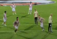 【乐玩LEWIN】我是被秀到了!C罗赛前训练大秀“插花脚”射门,破门角度刁钻-乐玩真人线上娱乐