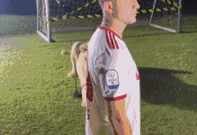 【乐玩LEWIN】阿联酋俱乐部安排马诺拉斯和狮子合影，狮子大吼吓坏新援-乐玩真人线上娱乐