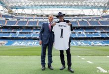 【乐玩LEWIN】著名导演蒂姆-波顿参观伯纳乌，布特拉格诺代表皇马接待并送球衣-乐玩真人线上娱乐