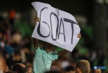 【乐玩LEWIN】球迷高举标语支持C罗：历史最佳GOAT-乐玩真人线上娱乐