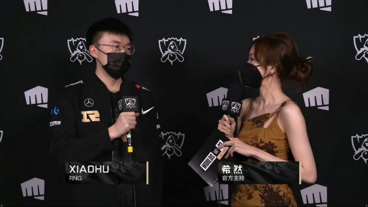 赛后采访xiaohu:希望大家睡一觉再来看比赛,不要熬夜,注意身体