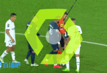 【乐玩LEWIN】?♂️马赛球员被穿裆后倒地拉倒梅西,起身顺势骑在梅西身上-乐玩真人线上娱乐