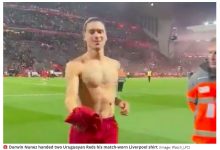 【乐玩LEWIN】回声报:对曼城的赛后,努涅斯将球衣送给远道而来的乌拉圭小球迷-乐玩真人线上娱乐