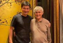 【乐玩LEWIN】回忆杀！李毅晒与米卢合影：他说看到现在的中国足球很不开心-乐玩真人线上娱乐