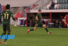 【乐玩LEWIN】运气不太好?黄紫昌倒钩解围踢中自己脸-乐玩真人线上娱乐