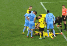 【乐玩LEWIN】都有卧底？多特、波鸿队医双双“滑铲”自家球员，间隔不到2分钟-乐玩真人线上娱乐