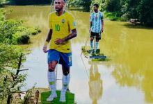 【乐玩LEWIN】整活继续！印度巴西球迷制作了更大的内马尔画像放梅西画像旁-乐玩真人线上娱乐