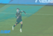 【乐玩LEWIN】太危险了?邓涵文飞起膝盖顶撞刘欢头部，裁判吹罚犯规但未给牌-乐玩真人线上娱乐