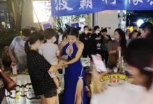 【乐玩LEWIN】“波霸”奶茶老板娘穿着性感被举报,回应只是利用自身优势,哭着喊“穿衣自由”-乐玩真人线上娱乐