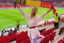 【乐玩LEWIN】甜到了❤️!未婚妻现场为库尔图瓦加油兴奋不已,两人甜蜜拥抱-乐玩真人线上娱乐