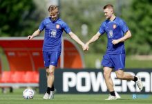 【乐玩LEWIN】气氛变色?荷兰晒训练照：德容与德里赫特手牵手在阳光下奔跑-乐玩真人线上娱乐