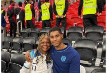 【乐玩LEWIN】拉什福德晒与妈妈合照:妈妈看着我完成英格兰50场里程碑,真特别-乐玩真人线上娱乐