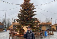 【乐玩LEWIN】节日氛围满满！张琳艳晒苏黎世街景照并与圣诞树合影-乐玩真人线上娱乐