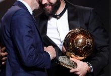 【乐玩LEWIN】本泽马晒齐达内为他颁发金球奖的照片,配文:晚安-乐玩真人线上娱乐