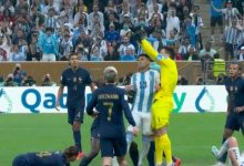 【乐玩LEWIN】阿尔瓦雷斯禁区内倒地裁判无表示,随后罗梅罗冲撞洛里犯规-乐玩真人线上娱乐