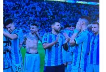 【乐玩LEWIN】阿圭罗穿阿根廷球衣进场庆祝,特里调侃:至少穿上护腿板和球鞋啊-乐玩真人线上娱乐