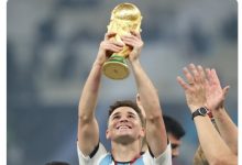 【乐玩LEWIN】金手指！英超官推晒小蜘蛛捧杯照：瓜迪奥拉说的对！-乐玩真人线上娱乐