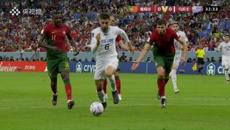 世界杯-葡萄牙2-0乌拉圭提前出线 B费双响+中柱苏牙失良机