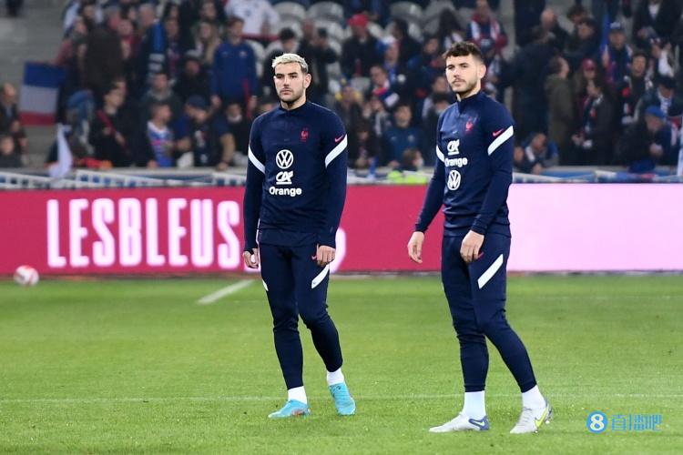 法国记者：特奥遭遇轻微脚踝伤势缺席今日训练，明天可以重返球场