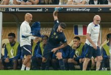 【乐玩LEWIN】?早早下场！被换下后的吉鲁非常不满，怒摔水瓶-乐玩真人线上娱乐