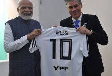 【乐玩LEWIN】国家名片！阿根廷官员向印度总理莫迪赠送梅西国家队球衣-乐玩真人线上娱乐