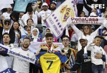 【乐玩LEWIN】世俱杯决赛皇马vs利雅得新月，皇马球迷手举C罗的利雅得胜利球衣-乐玩真人线上娱乐