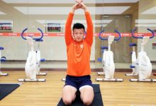 【乐玩LEWIN】鲁媒:缓解精神和身体疲劳,泰山队邀请瑜伽教练给队员上瑜伽课-乐玩真人线上娱乐