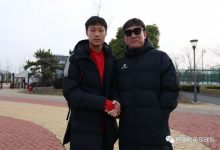 【乐玩LEWIN】人物丨前国脚曲圣卿现身青少年比赛现场,观摩其子比赛-乐玩真人线上娱乐