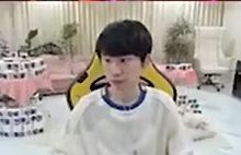 【乐玩LEWIN】Doinb看TES赛后互动,直接懵了:为什么是他们两个比心啊?-乐玩真人线上娱乐