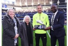 【乐玩LEWIN】267球！凯恩领取热刺队史射手王纪念奖杯-乐玩真人线上娱乐