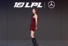 【乐玩LEWIN】希然今日份穿搭:黑色高筒皮靴,妩媚短裙俏皮动作???-乐玩真人线上娱乐