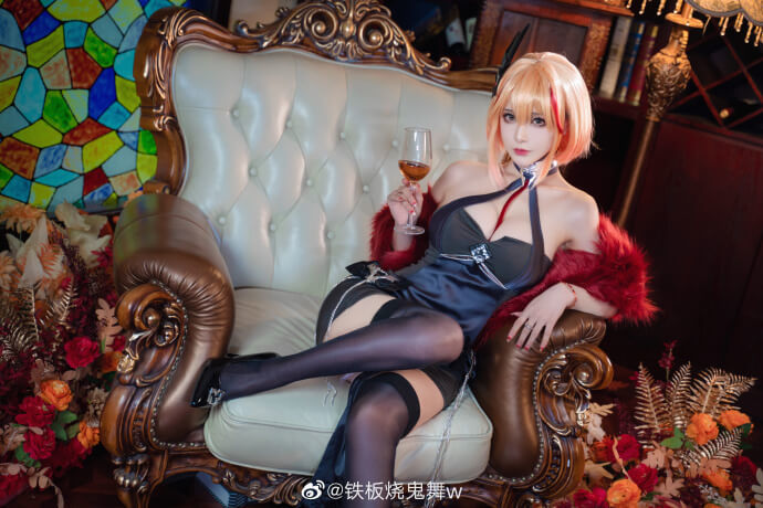 Cosplay：碧蓝航线罗恩礼服cos苍翠的安眠曲 @铁板烧鬼舞w