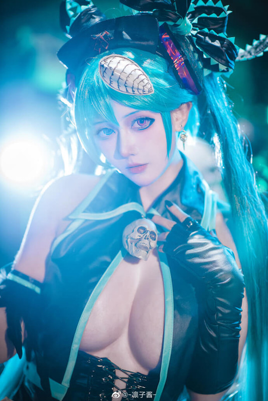 Cosplay：初音未来 骸音钙cos囚徒与纸飞机ver @凛子酱