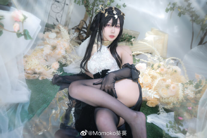 Cosplay：碧蓝航线 镇海 潋滟水色cos @Momoko葵葵