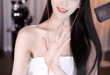 【乐玩LEWIN】YY“电母”芮甜甜国威首秀,两位神豪争抢榜一,全程礼物特效霸屏-乐玩真人线上娱乐