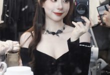 【乐玩LEWIN】永劫无间解说甄一一晒照:黑色御姐范半透明上衣 尽显风情-乐玩真人线上娱乐