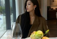 【乐玩LEWIN】前CFPL美女解说6J1A晒照：黑色吊带长裙 尽显肤白~-乐玩真人线上娱乐