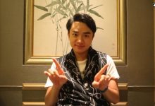 【乐玩LEWIN】王祖蓝带妻女去迪士尼游玩,因心疼老婆全程抱着女儿-乐玩真人线上娱乐
