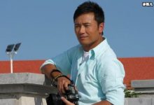 【乐玩LEWIN】苗侨伟当起摄影师给女儿拍照,苗彤单脚立于礁石上身材苗条-乐玩真人线上娱乐