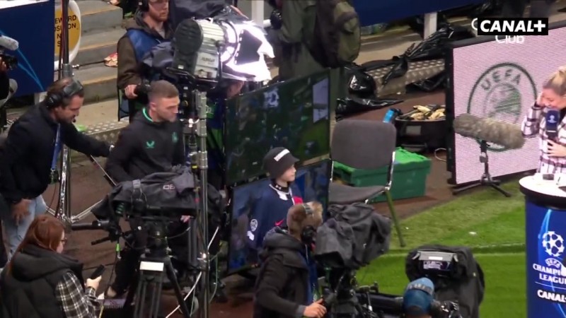 特里皮尔儿子身穿姆巴佩球衣接受采访，表示对巴黎输球感到失望?