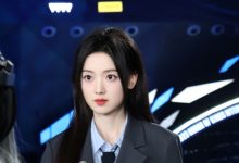 【乐玩LEWIN】解说灵儿晒照:身着西装制服 长发垂肩 十分温柔!-乐玩真人线上娱乐