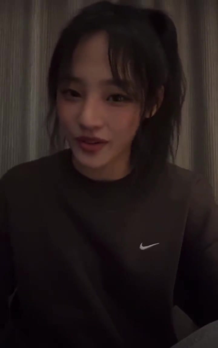 Minji:听说TheShy选手很喜欢Hanni,所以见面的时候他好像有点激动