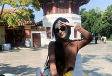 【乐玩LEWIN】LPL女解说鼓鼓分享云南旅游照：这小细腰~堪称LPL苏妲己?-乐玩真人线上娱乐