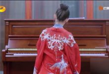 【乐玩LEWIN】吉娜和郎朗走机场吉娜凹凸身材，大红唇非常抢镜-乐玩真人线上娱乐