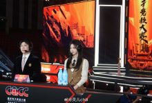 【乐玩LEWIN】KPL女解说灵儿晒照：今天收工~英伦风小西装喜欢么?-乐玩真人线上娱乐